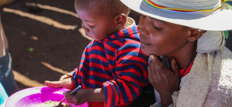 image by Mohamad Al-Arief/The World Bank©. woman and child, cooking