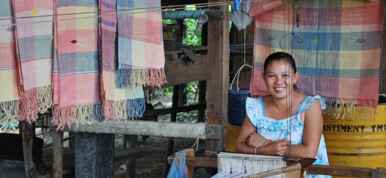 Weaving, Resettlement village, Nakai Plateau, Khammoune province. Lao PDR. Image Source: ©Meriem Gray | World Bank