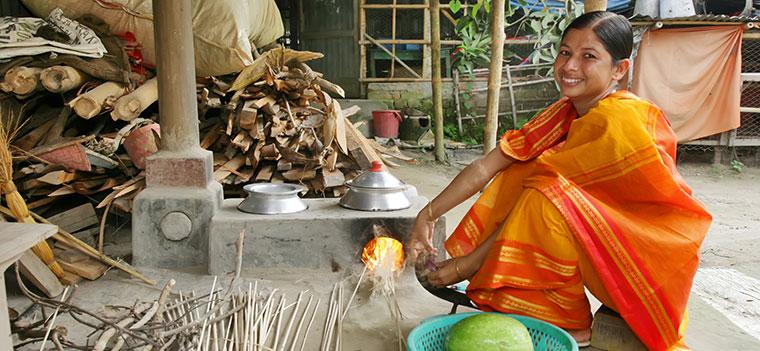 Bangladesh Offers Model of Successful Clean Cooking Program Bangladesh, woman cooking. Jibon Ahmed