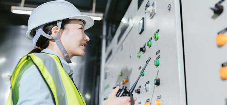 Women, hydro, turbine control room GettyImages_AsiaPacificImagesStudio